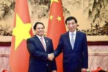 Prime Minister Pham Minh Chinh (L) meets with Wang Huning, member of the Standing Committee of the Political Bureau of the Communist Party of China Central Committee and Chairman of the Chinese People's Political Consultative Conference National Committee on September 1. (Photo: VNA)