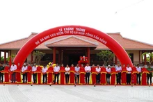 Delegates performed the ribbon-cutting ceremony at the inauguration of the memorial site of the An Nam Communist Party Cell. (Photo: nhandan.vn)