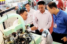 International buyers and investors proactively visit Viet Nam to survey, sign contracts, and seek partners. Photo: BAC SON
