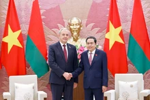 Chairman of the National Assembly Tran Thanh Man (R) shakes hands with Igor Sergeenko, Chairman of the House of Representatives of the NA of Belarus, at their meeting in Ha Noi on September 1, 2025. (Photo: VNA)