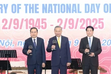 Party General Secretary To Lam (middle), National Assembly Tran Thanh Man (L) and State President Luong Cuong at the banquet (Photo: VNA)