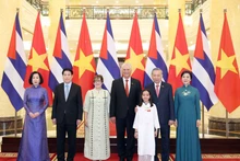 General Secretary of the Communist Party of Viet Nam Central Committee To Lam, State President Luong Cuong, and their spouses jointly preside over a state banquet in Ha Noi on September 1 in honour of First Secretary of the Communist Party of Cuba Central Committee and President of Cuba Miguel Díaz-Canel Bermúdez and his spouse Lis Cuesta Peraza, (Photo: VNA)