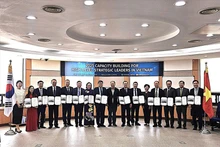 The Vietnamese delegation at the closing ceremony of the training course. (Photo: VNA)