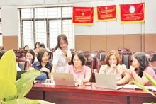 The staff and teachers of Giang Vo Secondary School (Giang Vo Ward, Ha Noi) regularly undergo professional training to implement new teaching methods. (Photo: nhandan.vn)