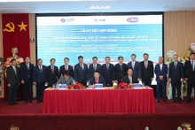 Overview of the signing ceremony.