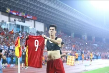 The GPS gilet collects data for analysing individual performance. (Photo: VNA)