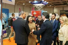 On the sidelines of the HOLIDAY & SPA EXPO 2026, Vietnamese Ambassador to Bulgaria Nguyen Thi Minh Nguyet met with Bulgarian Minister of Tourism Miroslav Borshosh. (Photo: VNA)