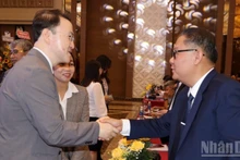 Standing Vice Chairman of the People’s Committee of Dong Nai Province Nguyen Kim Long and delegates at the event
