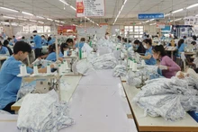 Textile and garment production at Hoa Tho Garment Factory (Quang Ngai). (Photo: nhandan.vn)