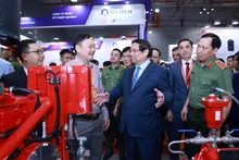 PM Pham Minh Chinh visits the Secutech+ Viet Nam exhibition. (Photo: VNA)