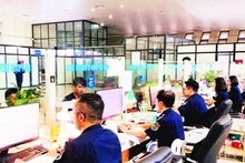 Customs clearance counter at the Inter-Agency Office of Huu Nghi International Border Gate, Lang Son Province. (Photo: nhandan.vn)