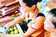 Lang Son farmers sell custard apples via e-commerce platforms.