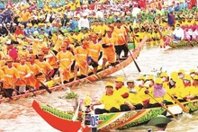 Boat racing festival in Can Tho. (Photo: nhandan.vn)