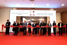 Delegates cut the ribbon at the opening ceremony of the 25th International Leather and Footwear Expo.