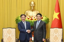 State President Luong Cuong and Park Chang-dal, Special Envoy of the President of the RoK at the meeting.