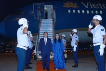 PM Pham Minh Chinh and his spouse set foot at Galeao Airport in Rio de Janeiro city on early July 5 morning (local time). (Photo: VNA)