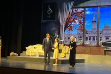 The play “The Third Person” pays tribute to the achievements and silent sacrifices of the People's Public Security force as well as Vietnamese artists and intellectuals. (Photo: nhandan.vn)
