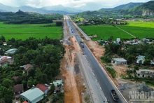 The construction of the Hoa Lien – Tuy Loan expressway is being carried out with maximum mobilisation of manpower and materials to ensure completion in celebration of National Day on September 2. (Photo: nhandan.vn)