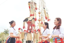The Co people's Neu tree decoration art in Quang Ngai is recognised as a national intangible cultural heritage. (Photo: nhandan.vn)