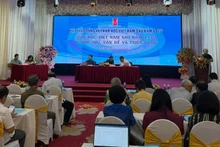 Overview of the symposium reviewing Vietnamese literature after 1975.