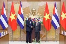 President of the National Assembly of People’s Power and President of the Council of State of Cuba Esteban Lazo Hernández (L) and Vietnamese National Assembly Chairman Tran Thanh Man. (Photo: VNA)