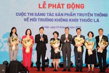 Judging panel and participants. (Photo: nhandan.vn)