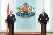 General Secretary of the Communist Party of Viet Nam Central Committee To Lam (L) and Bulgarian President Rumen Radev at the press briefing in Sofia on October 23. (Photo: VNA)
