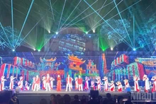 The closing art performance of the first World Culture Festival in Ha Noi.