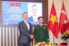 Minister of National Defence General Phan Van Giang (R) welcomes President of the Turkish Defence Industry Agency Haluk Görgün in Ha Noi on October 13. (Photo: VNA)