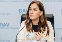 Gloria De La Fuente, Deputy Minister of Foreign Affairs of Chile, speaks about Chile’s Feminist Foreign Policy. (Photo: Diplomatic Academy of Viet Nam)