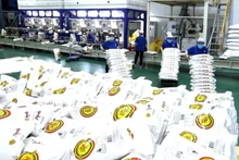 Rice processing for export at Trung An high-tech agriculture joint stock company’s factory in Can Tho city. (Photo: VU SINH)