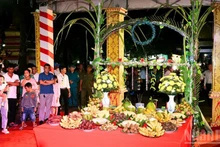 The ritual of the Moon Offering Ceremony of the Khmer community in southern Viet Nam at Kh’Leang Pagoda, Soc Trang Ward, Can Tho City.