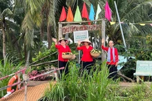 Local residents on Con Ho develop community-based tourism thanks to its unspoilt natural environment.