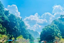 Visitors explore the Dong Lam grassland in Lang Son.