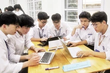 Students at Yen Hoa High School in Ha Noi use AI in learning and research. (Photo: Yen Hoa High School)