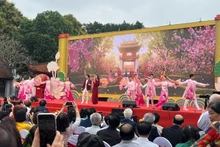 The event attracted large numbers of writers, artists, and poetry lovers.