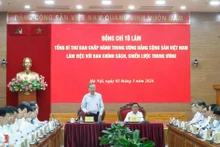 At a working session on the draft resolution for double-digit growth (Photo: VNA)