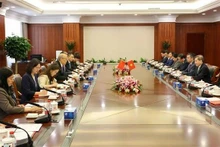 The talks between the delegations of the Supreme People's Courts of Viet Nam and China (Photo: VNA)
