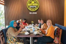 Muslim tourists enjoying cuisine at Batavia Halal Indonesian Restaurant, 116 Ngoc Ha Street, Ba Dinh, Ha Noi. Photo: Topcom