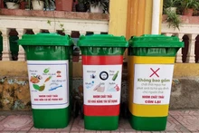 Waste-sorting bins are being widely deployed across major urban areas. (Photo: nhandan.vn)
