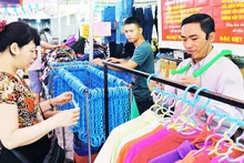 A supportive policy is needed to help household businesses transition to formal enterprises. (Photo: SONG ANH)