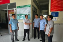 Can Tho City leaders inspect and survey working offices of several communes and wards.