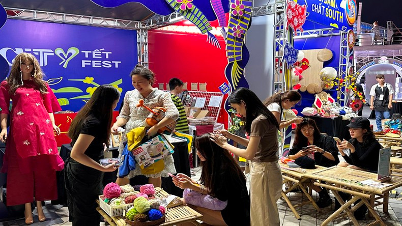 Locals and visitors experience the arts of hair braiding at the festival. Locals and visitors experience the arts of hair braiding at the festival.