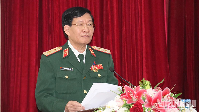 Lieutenant General, Associate Professor, Dr. Nguyen Xuan Kien speaks at the conference.