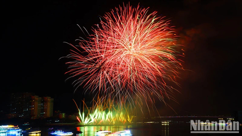 The fireworks clusters paint a picture of diverse human experiences.