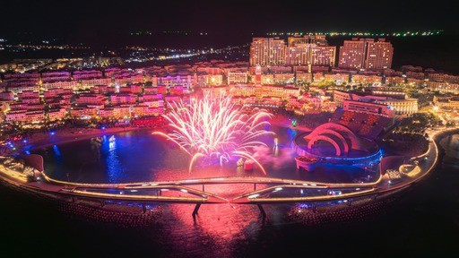 Sun Paradise Land Phu Quoc "lights up" with water fireworks from the Symphony of the Sea show. (Photo: Sun Group) Sun Paradise Land Phu Quoc "lights up" with water fireworks from the Symphony of the Sea show. (Photo: Sun Group)
