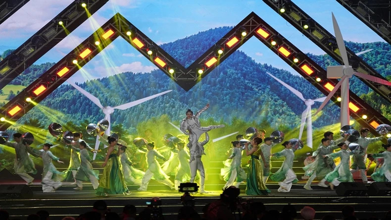 An art performance at the opening ceremony for the festival. An art performance at the opening ceremony for the festival.