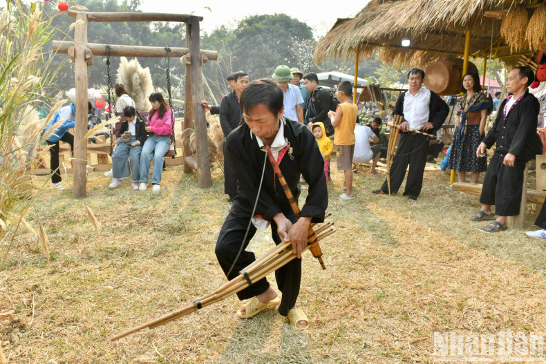 A performance with the Mong ethnic group’s Khen (Flute) at the event.