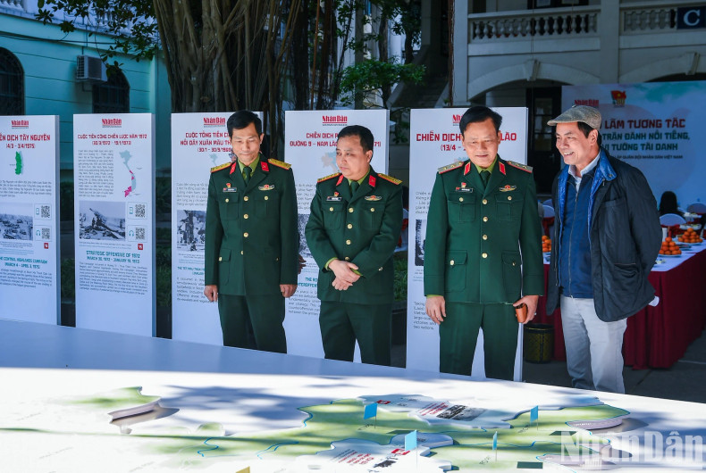 Attendees at the programme included visitors and technology enthusiasts who could scan the QR codes integrated on each painting and battle map to access additional information and visual images about famous battles and the contributions of exemplary generals in the nation's history.