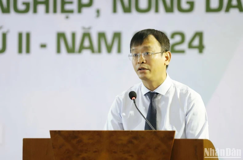Journalist Nguyen Van Hoai, Editor-in-Chief of ‘Nong thon Ngay nay’/Dan Viet online newspaper, speaks at the launching ceremony. Journalist Nguyen Van Hoai, Editor-in-Chief of ‘Nong thon Ngay nay’/Dan Viet online newspaper, speaks at the launching ceremony.